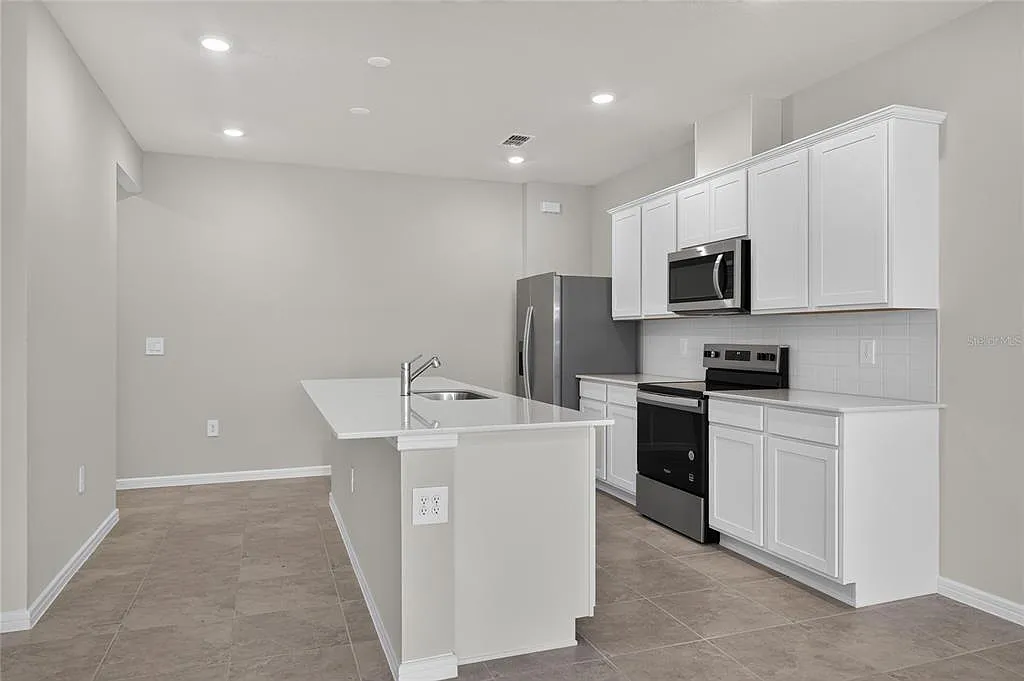 3 bed, 2.5 bath, 1683 sqft, $2,300 — Photo 3