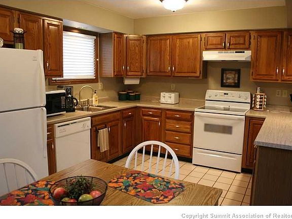 4th image of 72 Hawn Dr