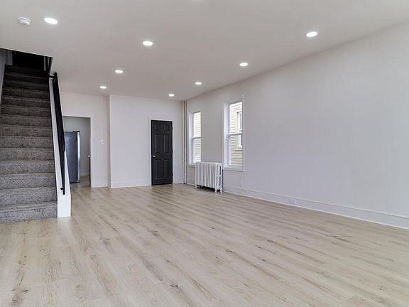 4th image of 236 N Broadway