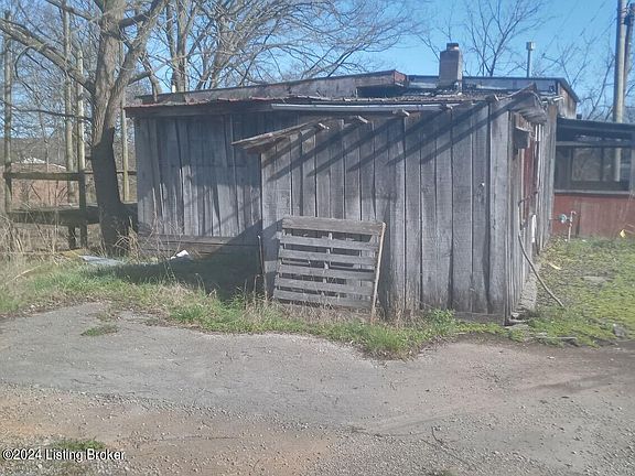 5th image of 414 W Main St