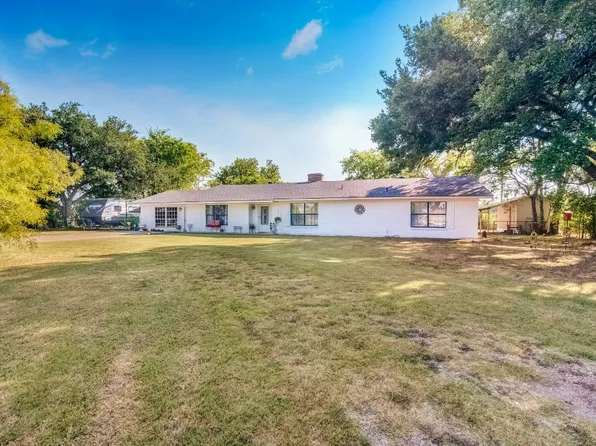 204 Corky Boyd Ave, Wills Pt, TX 75169