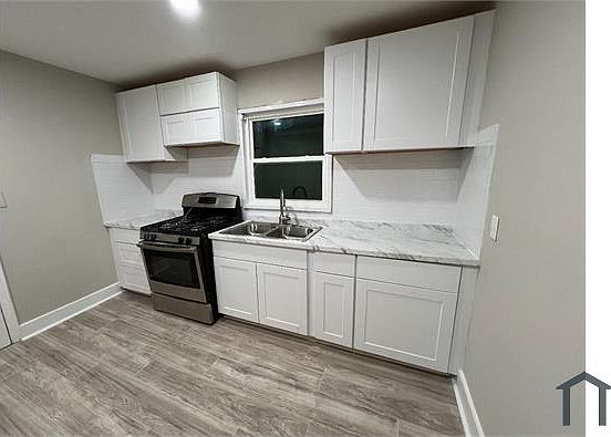 2nd image of 745 Yale Pl SW