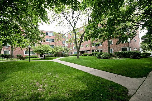 2nd image of 6149 N Wolcott Ave APT 4A