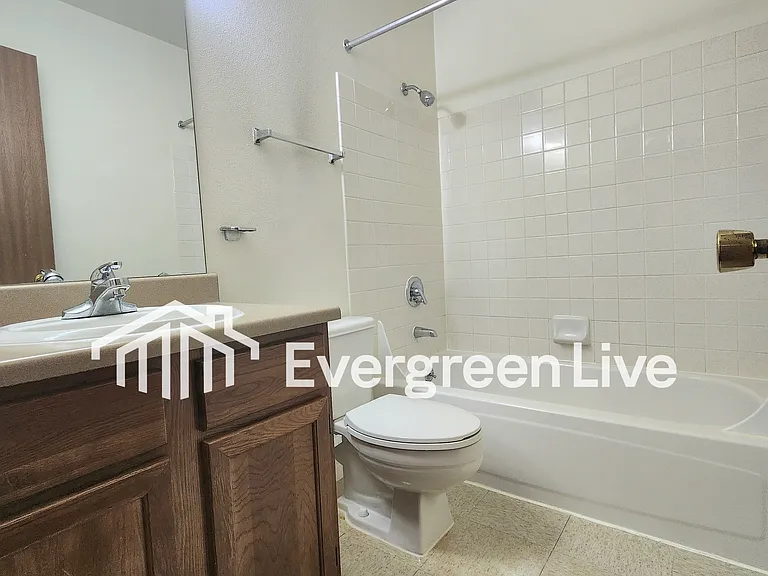 124 Crusader Ct — Photo 17