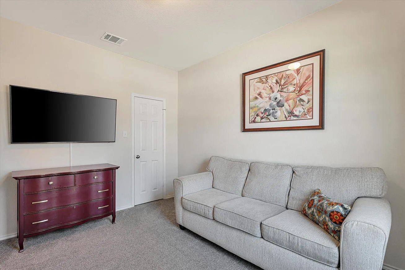 3 bed, 2.5 bath, 2130 sqft, $2,295 — Photo 2