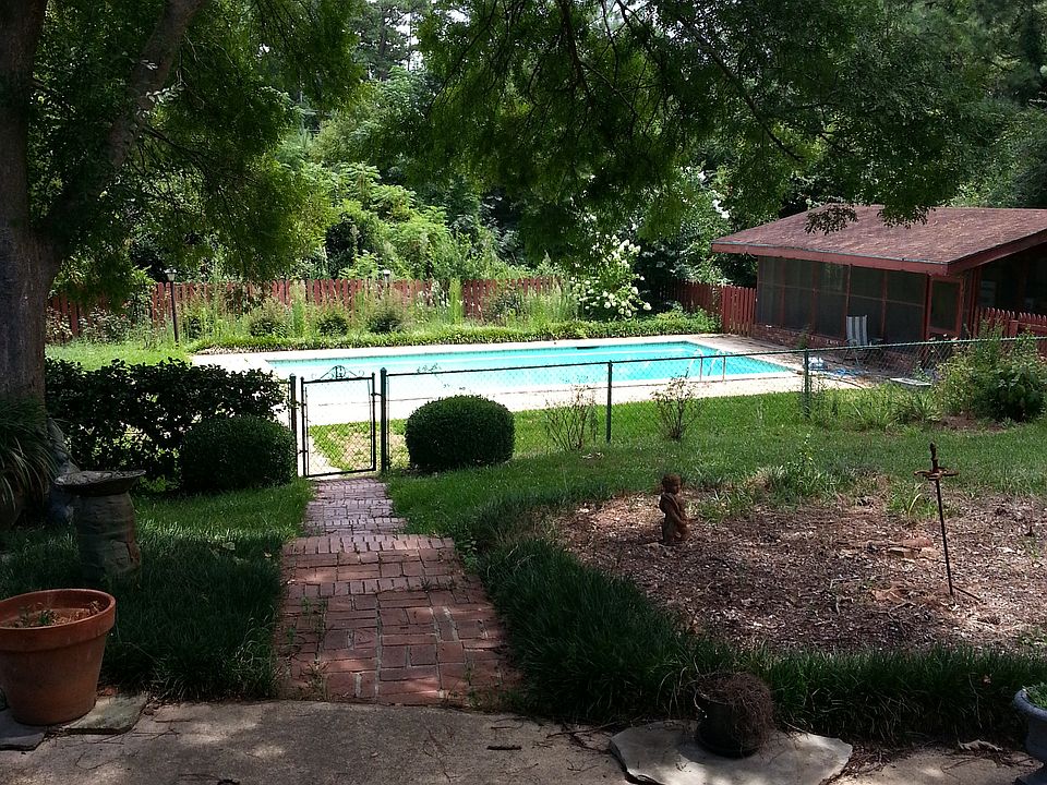 2nd image of 100 Gilbert Rd