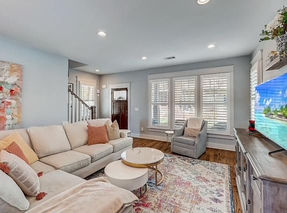 4th image of 705 Chesterfield Way