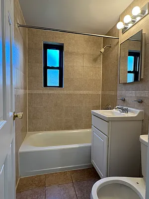 Rented by Voro Purple LLC | media 7