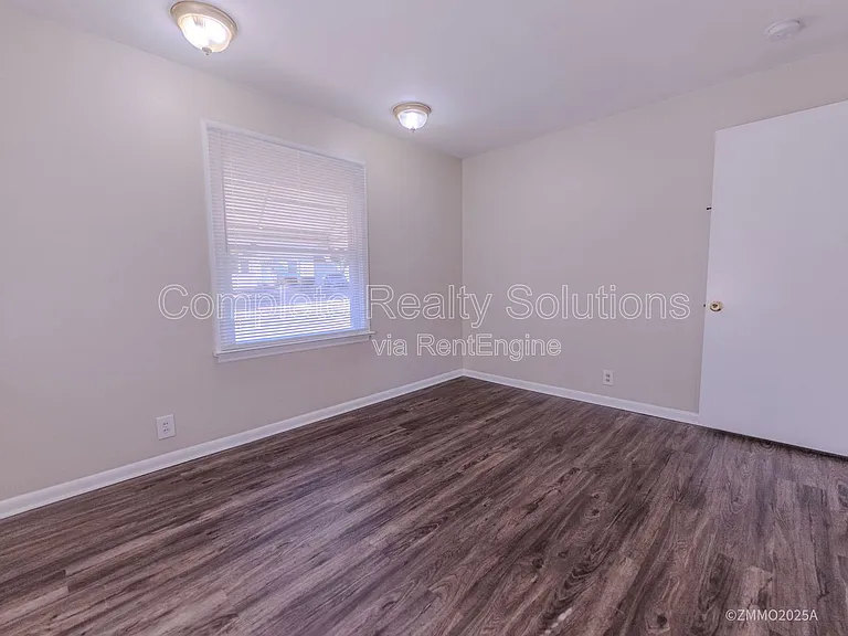 10200 Tappan Dr — Photo 9