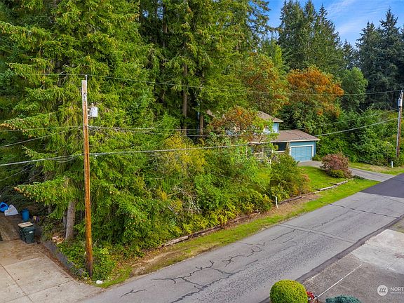 4th image of 5044 Yearley Drive NE