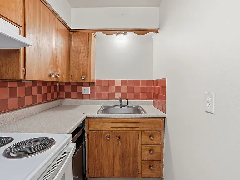 1611 W 8th Ave — Photo 25