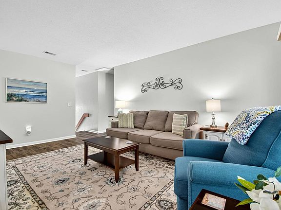 4th image of 8 Mid Oaks Cir #8