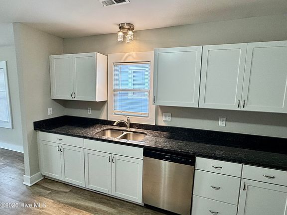 3rd image of 415 W 3rd St