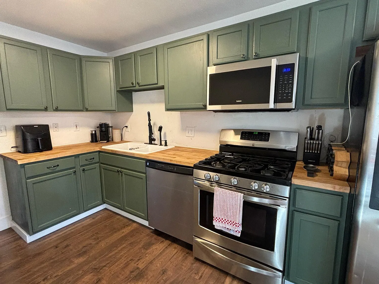 2 bed, 702 sqft, $2,500 — Photo 4