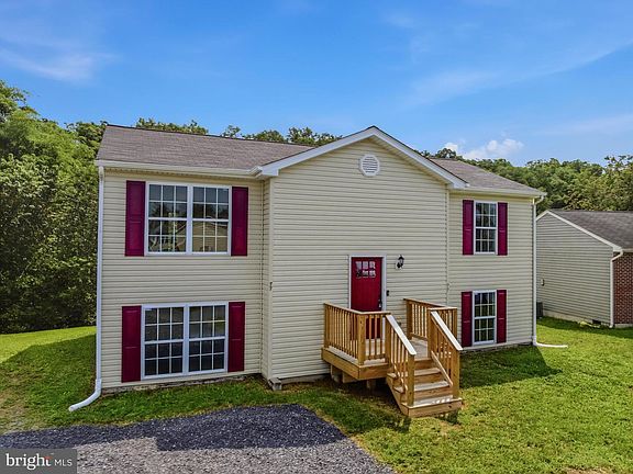 3rd image of 77 Eisenhower Cir