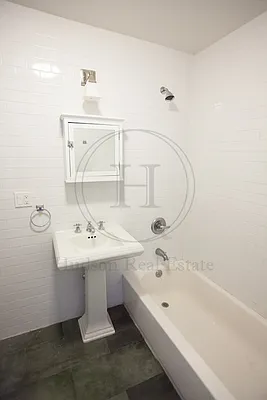 Rented by Hudson Real Estate International LLC | media 4