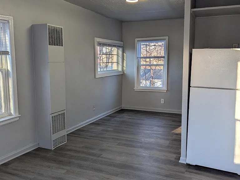 2826 Oxford St — Photo 3