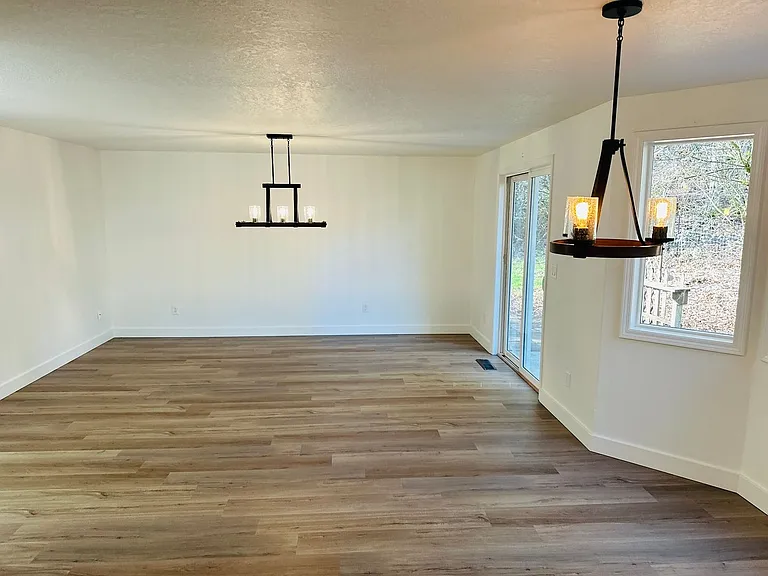 18820 NE Sunrise Ln — Photo 12
