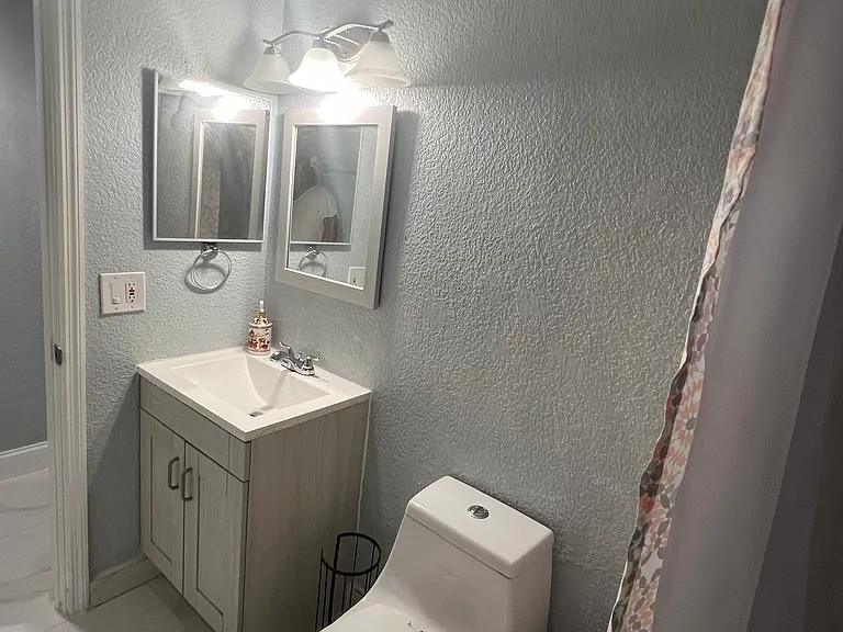 SW 121st Ct — Photo 6