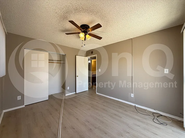 2201 W Belmont Ave #7 — Photo 8