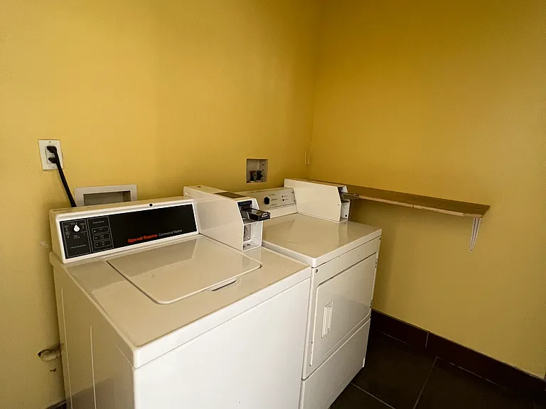 1035 Western Ave #4 — Photo 23