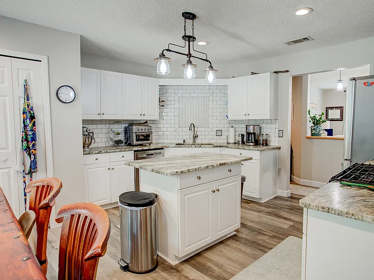 4215 Shadow Ln — Photo 17