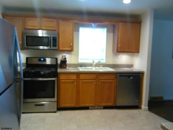 3rd image of 150 Troons Court