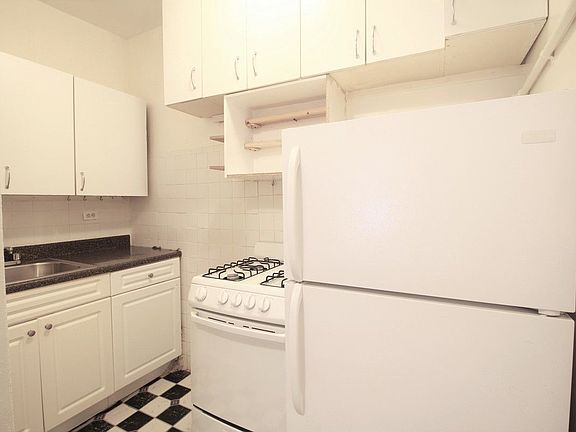 4th image of 235 E 84th St APT 14