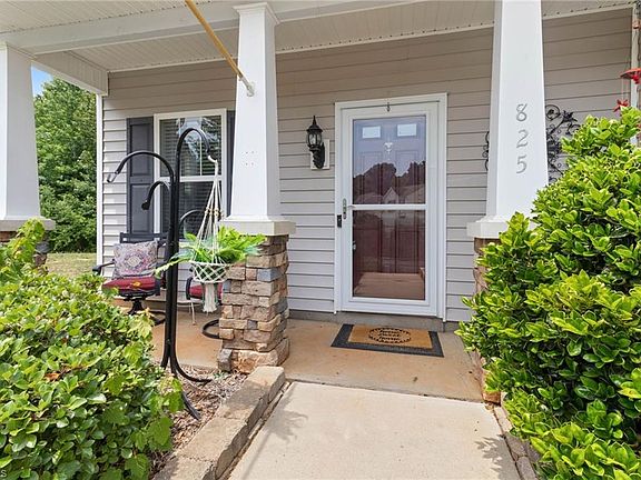 3rd image of 825 Blue Lake Dr