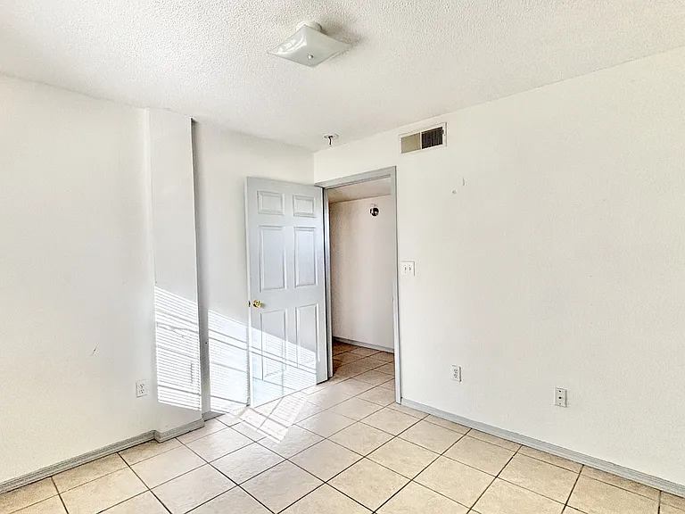 2717 Idalia Ave #B — Photo 11