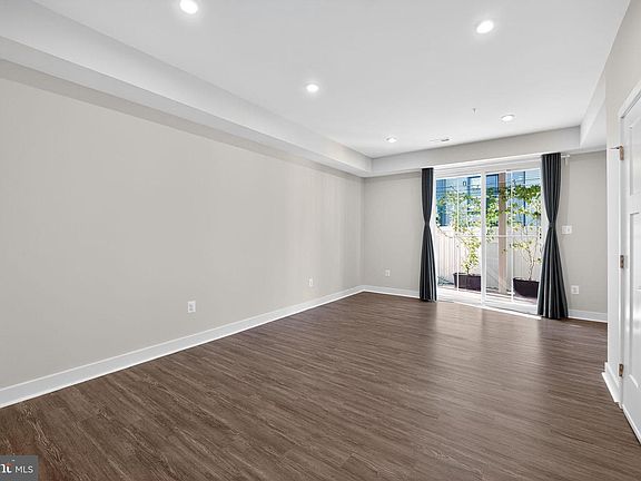 4th image of 545 Levanna Ln