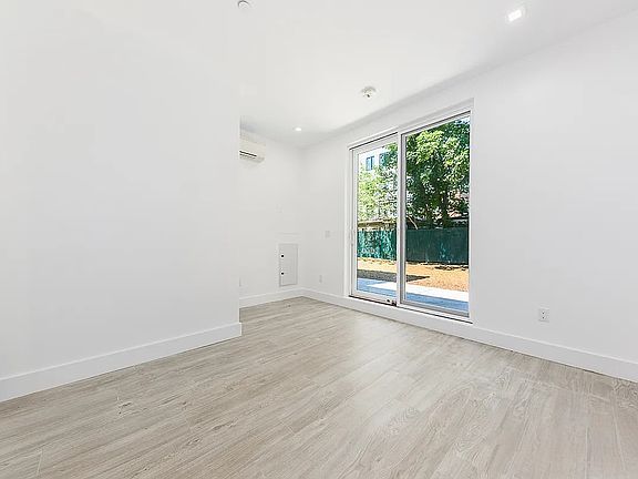 4th image of 2901 Snyder Ave #2B