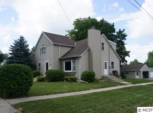 704 3rd St SW, Mason City, IA 50401