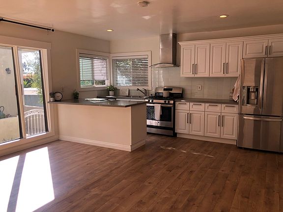 2nd image of 4521 Castle Ln #5