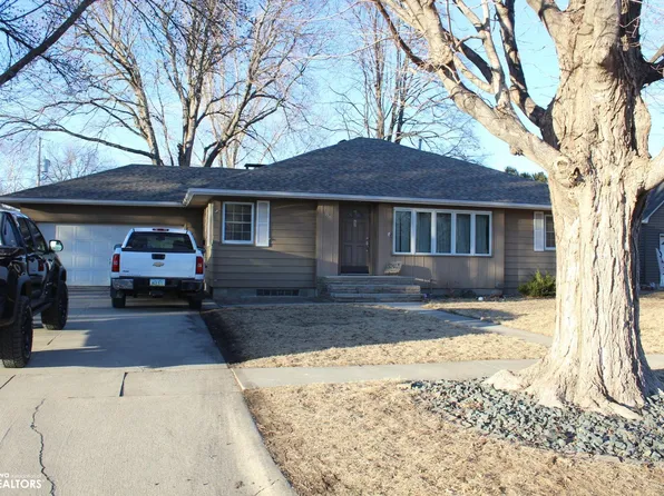 760 W 7th St, Garner, IA 50438