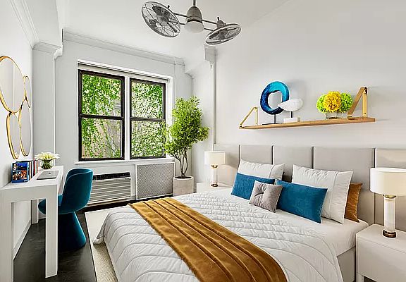 3rd image of 55 W 83rd St