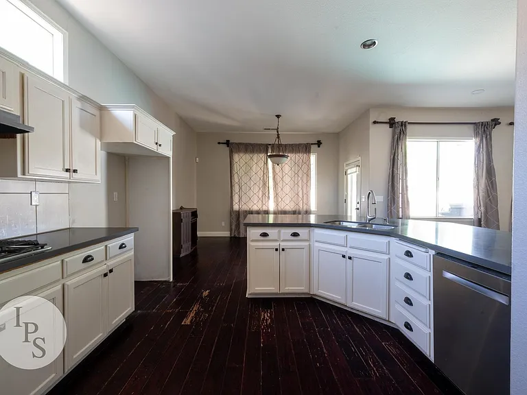 2389 Prescott Ave — Photo 12