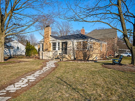 3rd image of 298 Chesterfield Ave