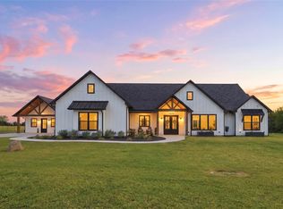 1726 County Road 1255, Savoy, TX 75479
