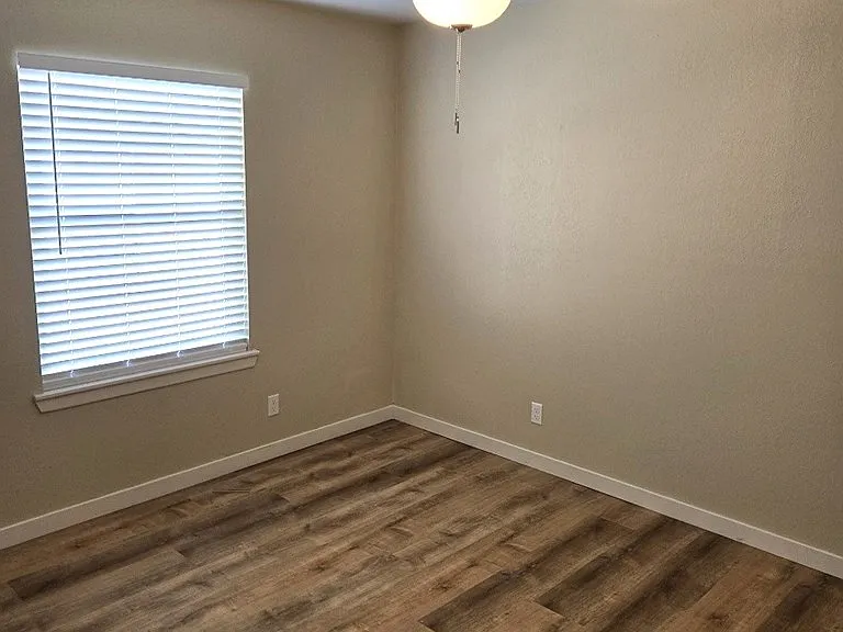 121 N Glenwood Dr #B — Photo 16