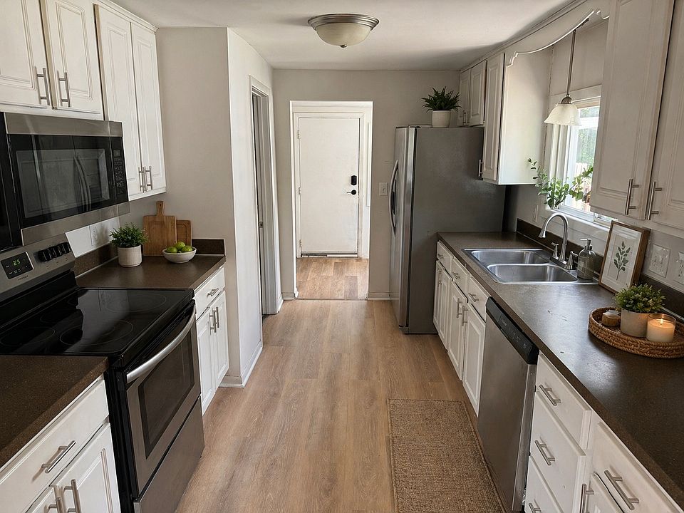 1st image of 31 Vandine Pl NE