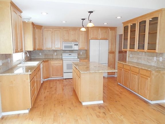 4th image of 8201 Sapphire Dr SW