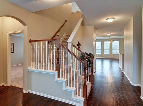 4th image of 5021 Comstock Cir