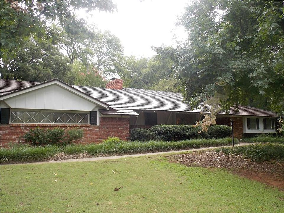 2nd image of 3916 Starwood Dr