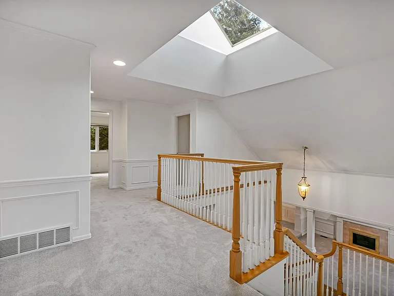 16323 NE 50th Way — Photo 24