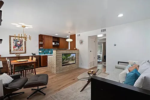 500 E Riverside Dr Photo 1