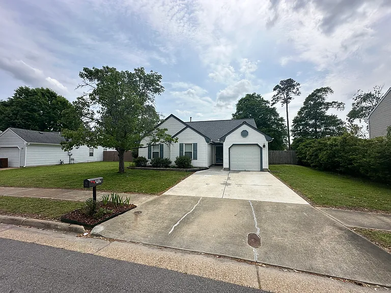 909 Chigwell Rd — Photo 2