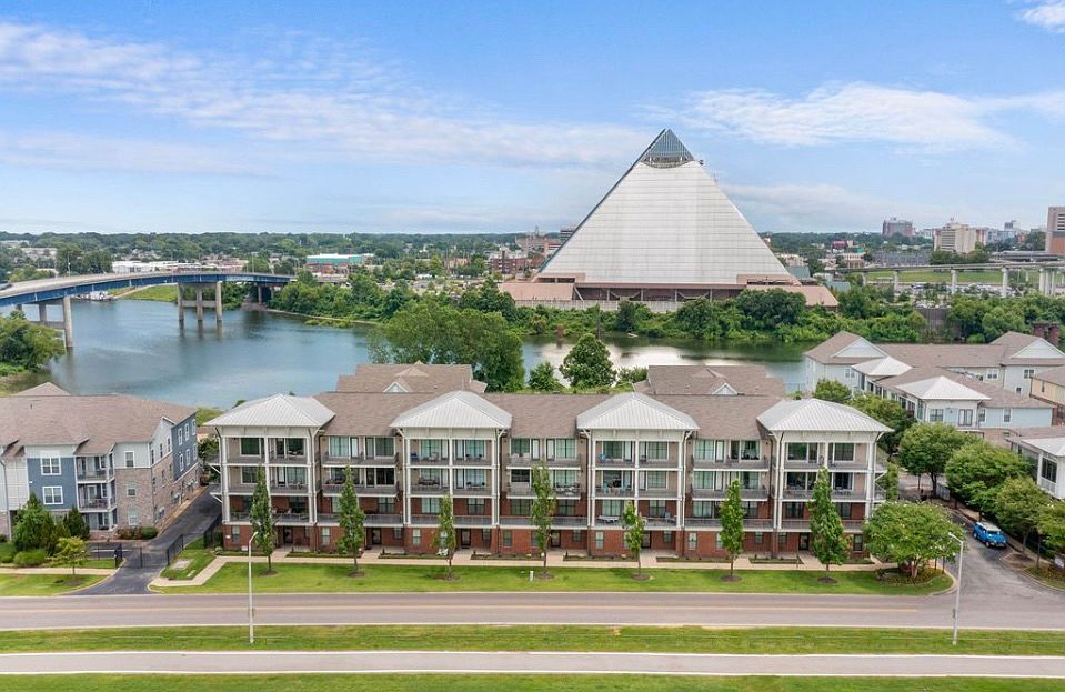 1st image of 380 N Island Dr APT 302