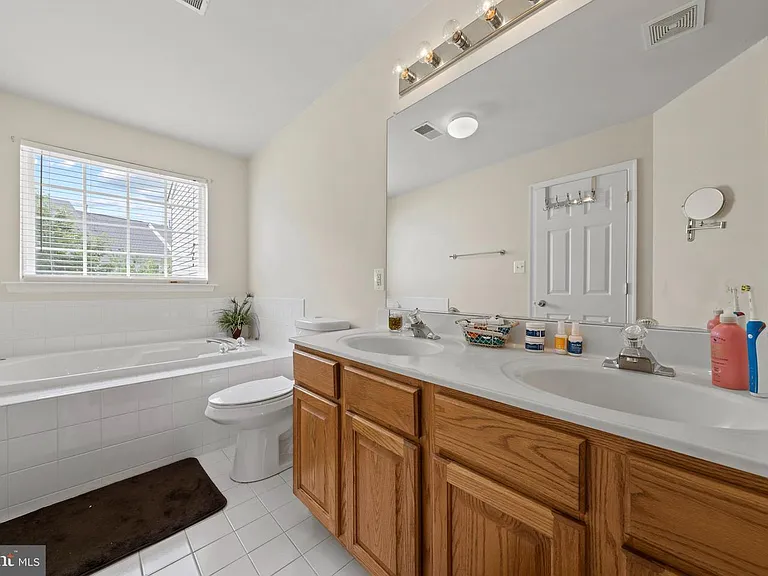 670 McLeary Sq SE — Photo 26