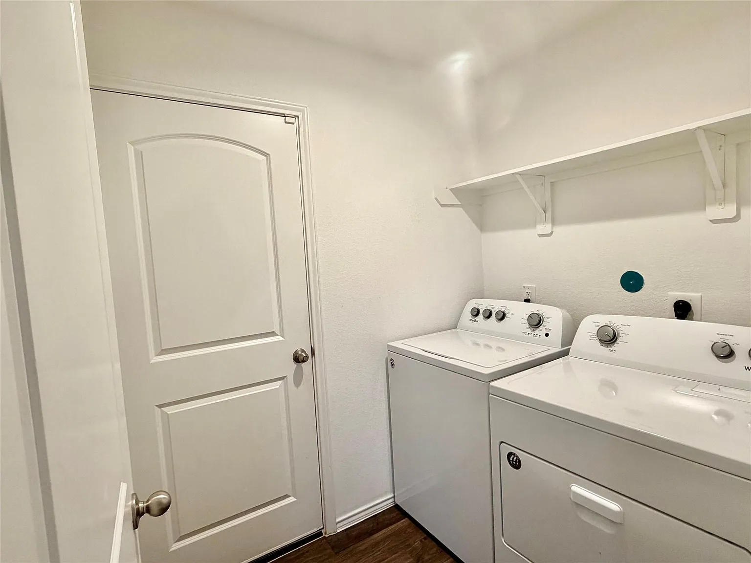 3 bed, 2.0 bath, 1451 sqft, $1,600 — Photo 3